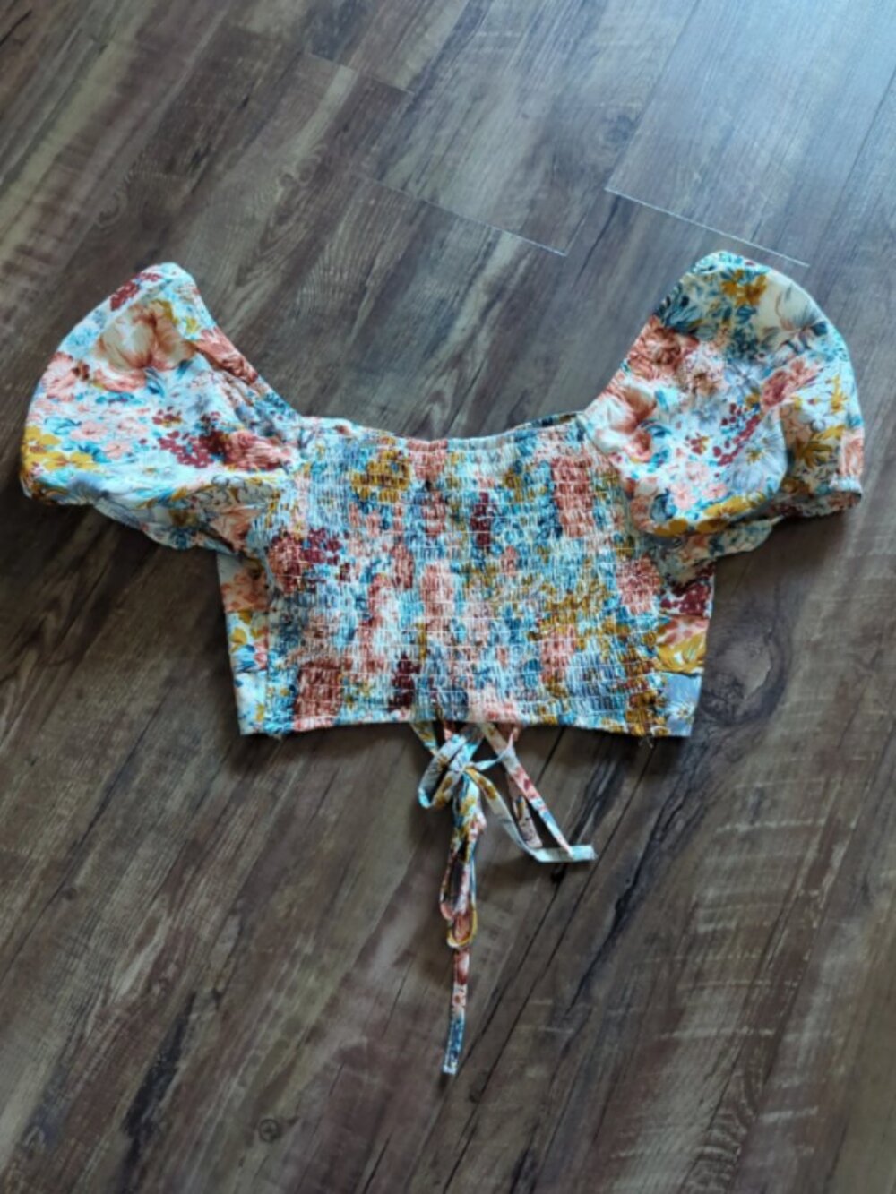SHEIN Floral Puff Sleeve Lace-Up Crop Top